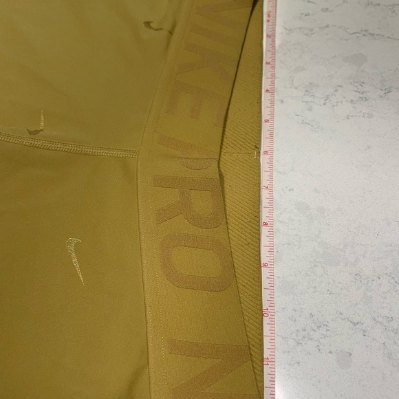 Woman’s nike dry fit biking shorts - Picture 5 of 6